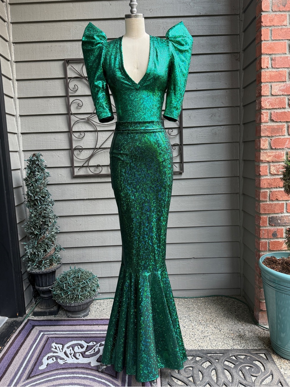 NWOT Lena Quist Emerald Green V-Neck Bodysuit with a Mermaid skirt Size Small